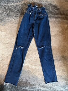 Levi's Fashionable Dark Blue Skinny Jeans with Distressed Knees